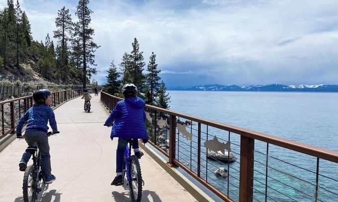 Tahoe Paradise Cabin | Lazy Bear Cabin- 3 ski areas nearby, Families, Pets-Fenced Yard, Foosball Fun