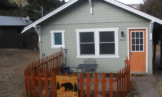 Chamberlain Cabin | Lazy Bear Cottage - Very close to downtown! Newly Renovated, 1 Bedroom, 1 Bath!