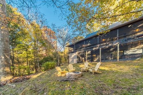 Helen House | Lazy Bear Cottage With Hot Tub