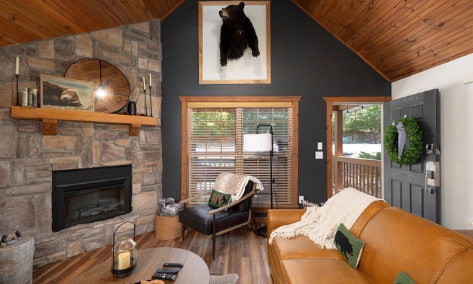 Branson West Cabin | Lazy Bear Lodge II -NEWLY updated and Pet Friendly