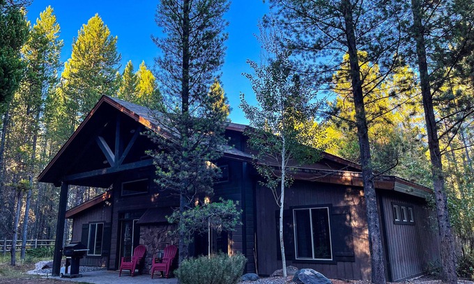 Island Park Cabin | Lazy Daze Lodge on Bill's Island near West Yellowstone National Park
