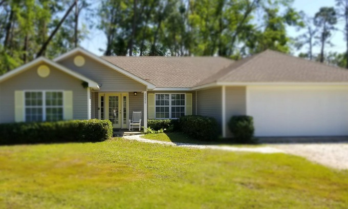 Oak House | Lazy Daze! Pups OK, Ideal location! Fenced Yard, Nice House. Wonderful!