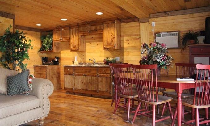 Joppa House | Lazy G Cabin #3 Creek Side Cabin