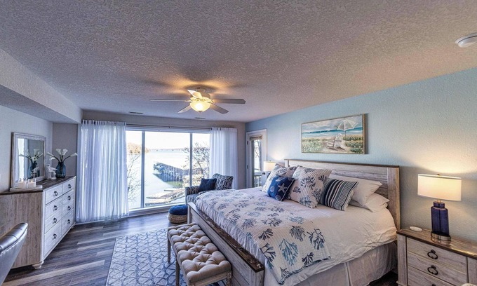 Lake Ozark Condo | Lazy L at the Lake – Chic 3 BDR Condo w/Boat Slip
