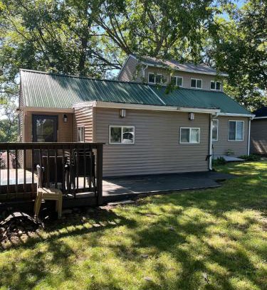 Monticello House | Lazy Lake Life Awaits!