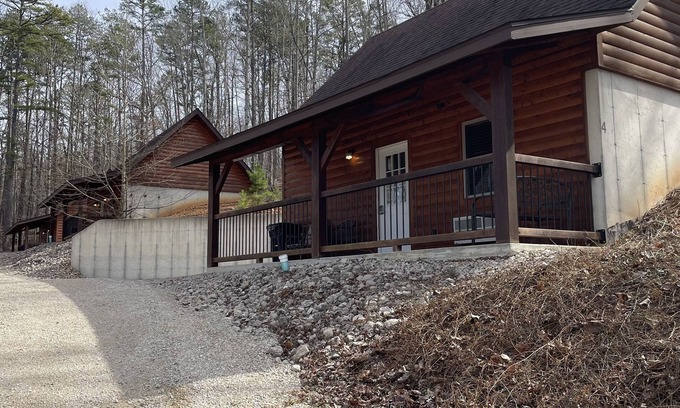 Van Buren Cabin | Lazy River Cabin on the edge of town only 1/2 mile from Current River !