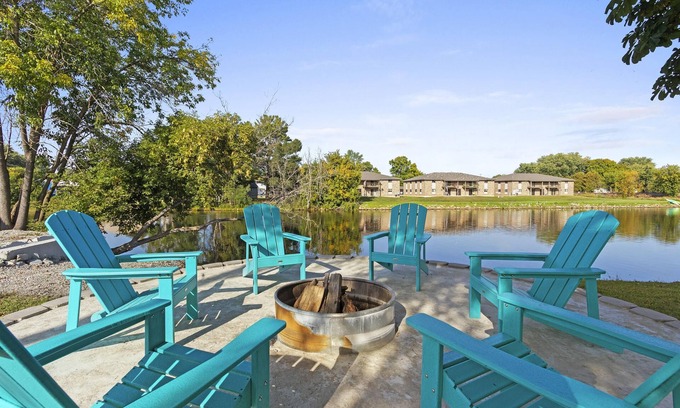 Oconto House | Lazy River Villa - Hottub Fenced Yard Sleeps 11