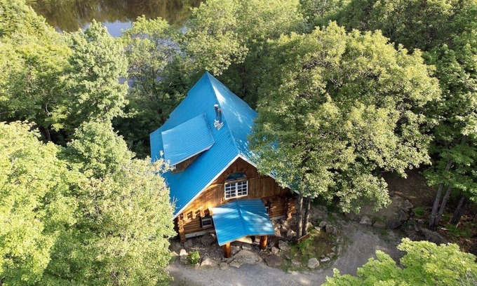 Sainte-Beatrix Ski Chalet | Le Chalet Inuksuk - Log Cabin, Waterfront, Spa