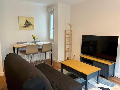 Villefranche-sur-Saone Apartment | Le Montesquieu, Appartement 2 à 4 personnes, Garage Privé