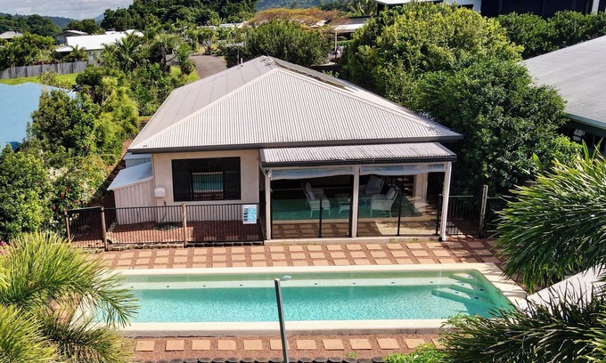 Mission Beach House | Le Reve~ Wake up to sunrises and tropical breezes!