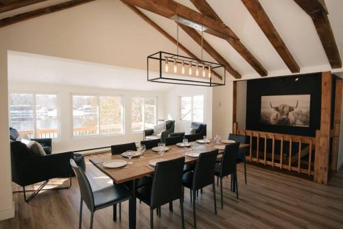 Weedon Ski Chalet | LE RIVERAIN, bord de l'eau avec spa