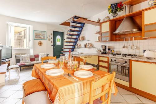 Pitelli House | LE SOLEIL DOREE' MAISON Wi-Fi VACATIONS LERICI 5 TERRE