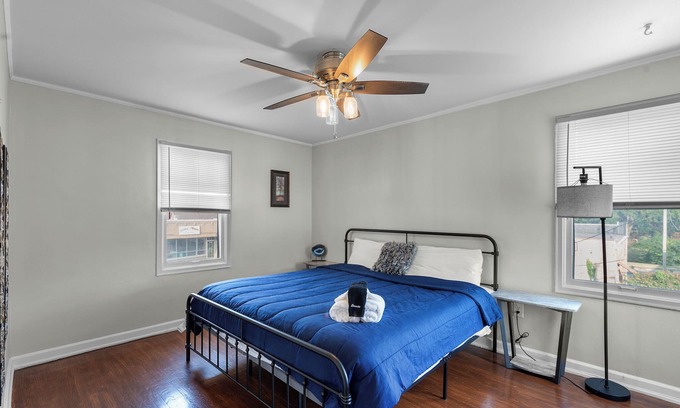 Downtown Omaha Apartment | Leavenworth Park Apt 3-Close to UNMC Blackstone