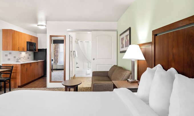 Billings Hotel | Ledgestone Suites Hotel Billings