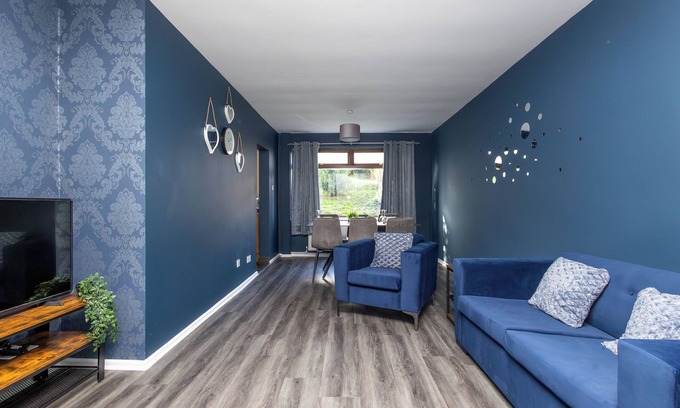 Middleton House | Leeds 3 Bed 1 Bath With Parking