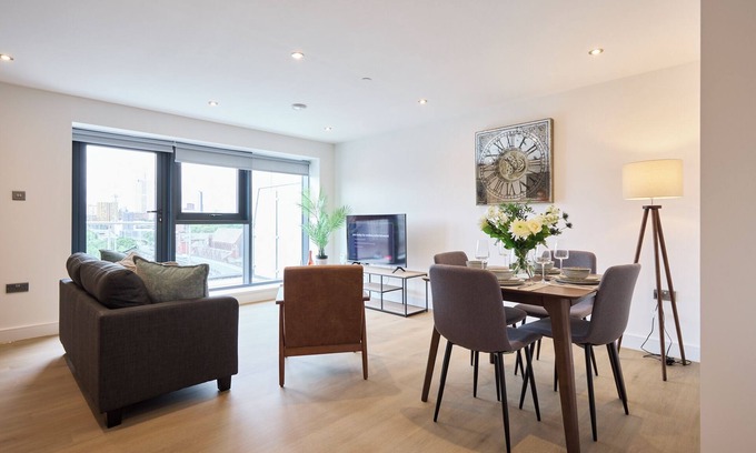 Leeds Apartment | Leeds Luxury Penthouse with Private Terrace. City Centre!