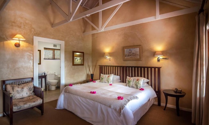 Paterson Cabin | Leeuwenbosch Shearers Lodge - Amakhala Game Reserve