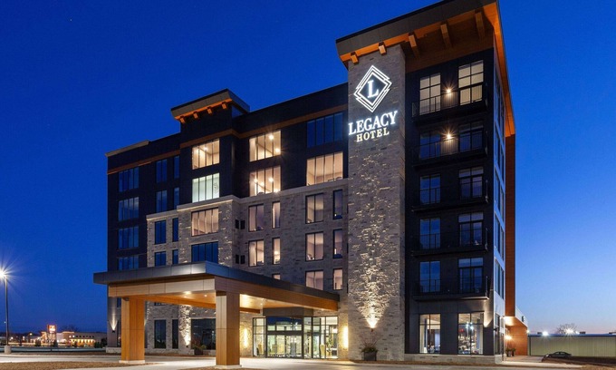 Green Bay Hotel | Legacy Hotel Trademark Collection By Wyndham
