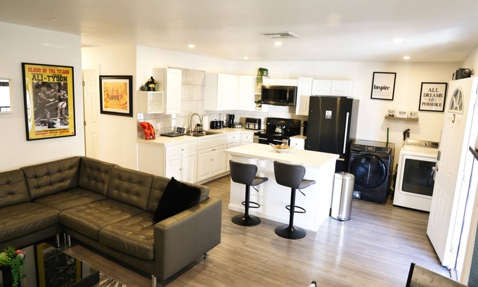 Gateway District Apartment | Legends Getaway