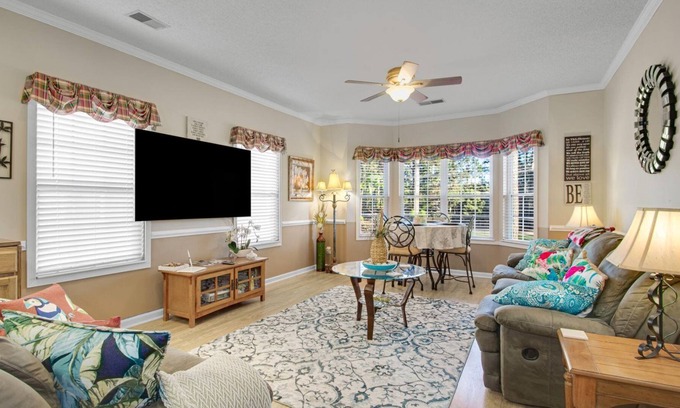 Red Hill Apartment | Legends Golf and Beach ESCAPE!