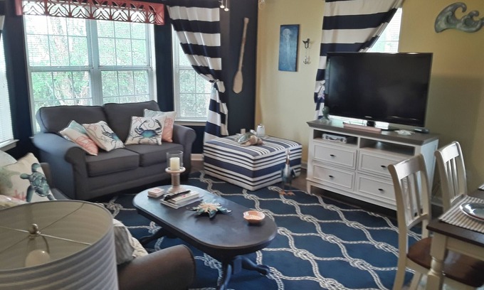 Red Hill Condo | Legends Golf Resort Condo minutes from the beach