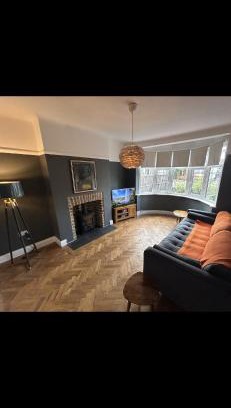 Leigh-on-Sea Apartment | Leigh On Sea -Broadway-Two Bed with Garden