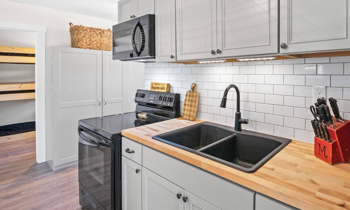 Silver Lake House | Leisure Escape - updated cottage right in Silver Lake