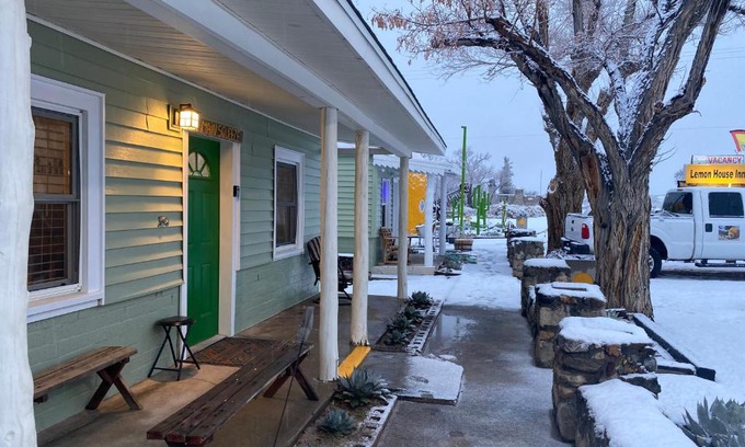 Cartago House | Lemon house inn