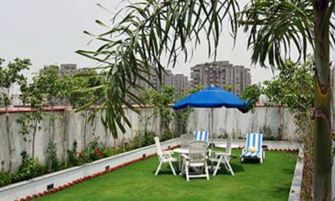 Kaushambi Hotel | Lemon Tree Hotel, East Delhi Mall, Kaushambi