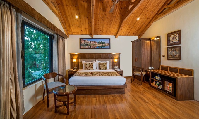 Srinagar Hotel | Lemon Tree Hotel Srinagar