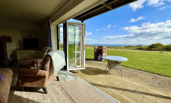 Filey Cottage | Len's Lookout - a cottage that sleeps 8 guests in 4 bedrooms