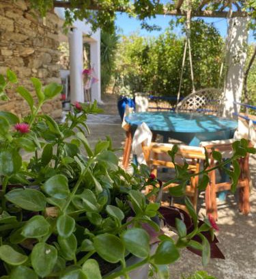 Andros Town House | Lena & Louis