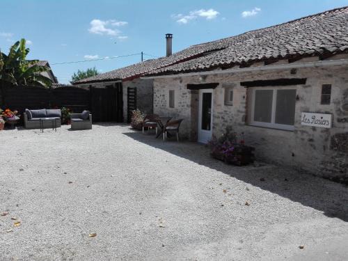 Chaunay House | Les Rosiers