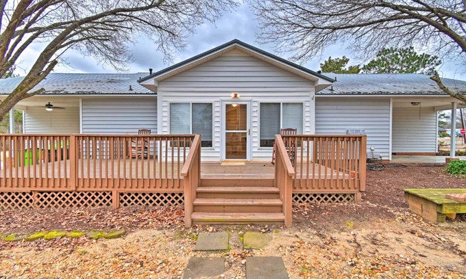 Lillington House | Less Than 1 Mi to Downtown Lillington Home with Deck