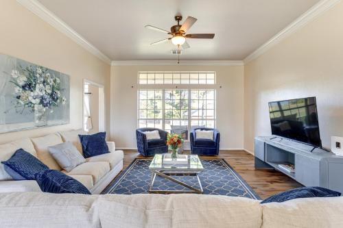 Edmond House | Less Than 1 Mi to Oak Tree National Cozy Getaway!