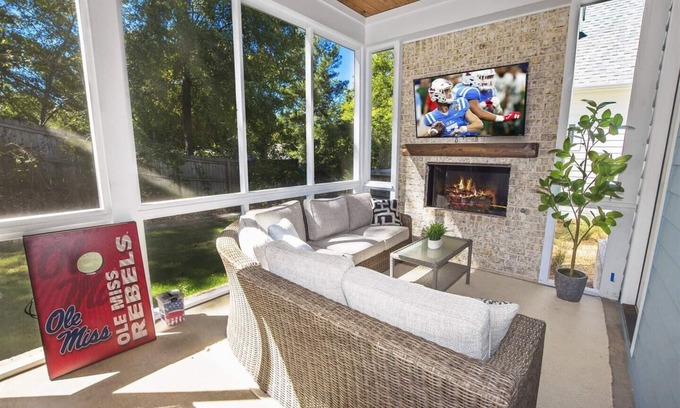 Oxford Cottage | Less than 1 Mile to the Square! Outdoor Fireplace