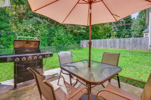 Greensboro House | Less Than 4 Mi to Dtwn Greensboro Renovated Home with Yard!