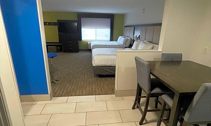 Las Vegas Apartment | Less than a minutes’ drive from Interstate 25, this Las Vegas .