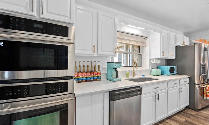 Catalina House | Let’s go Retro - Waterfront Pool & Hottub w/dock