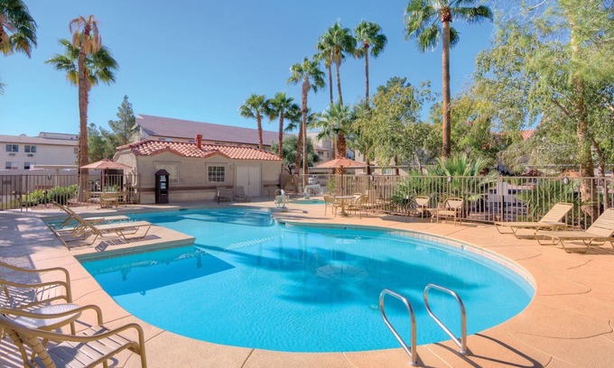 Paradise Resort | Let the party begin!