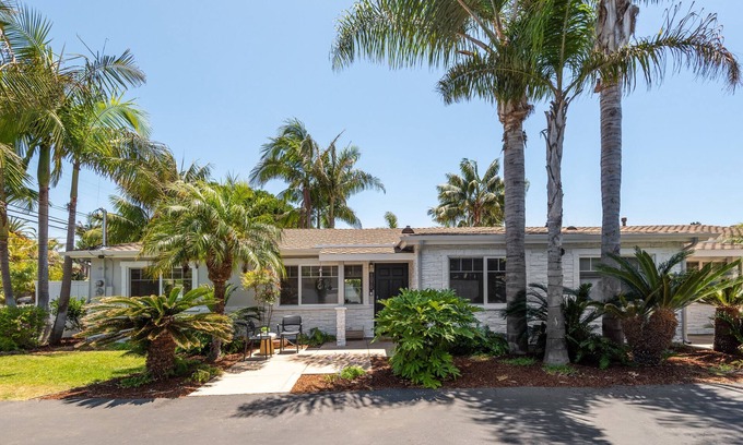 Leucadia House | Leucadia "Moonlight" Bungalow ~ walk everywhere with beach gear!