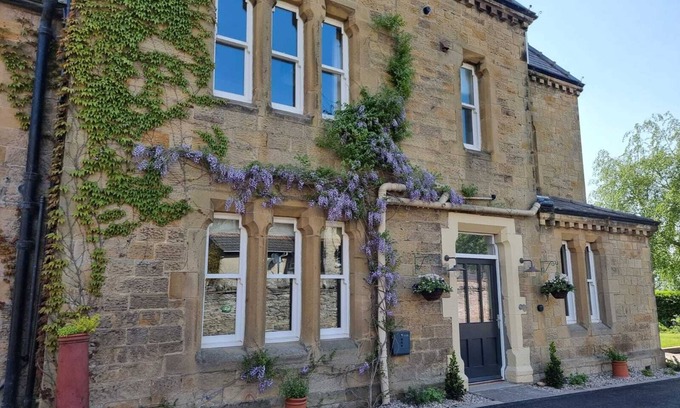 Menai Bridge House | Leyburn Lodge offers the perfect retreat for those seeking peace and comfort. The ideal base for exploring the natural beauty of the countryside.