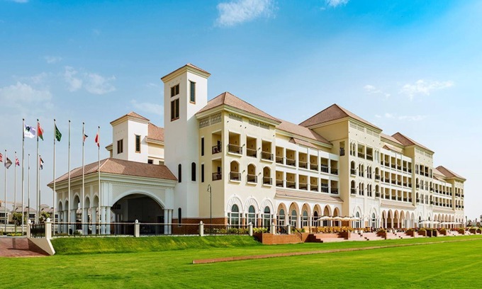 Dubai Apartment | Lifestyle Luxury Resort- The Mirage at Al Habtoor - Junior Suites