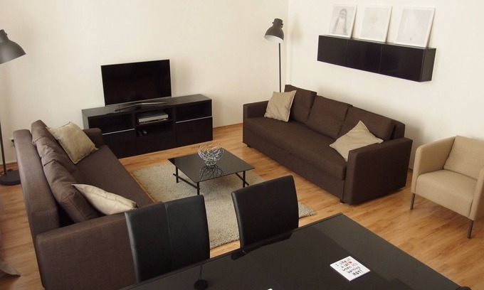 Zizkov Apartment | Light & airy flat near city center/Bright apartment in the center of Prague