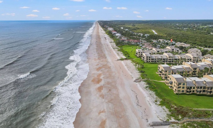 Sawgrass Apartment | Light, Airy Luxury Condo Steps from Private Beach-EXTERIOR BUILDING CONSTRUCTION