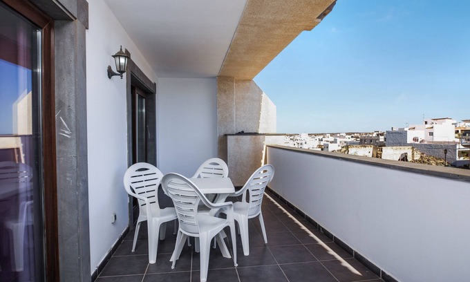 El Cotillo Apartment | Light-Flooded Apartment “2 Dormitorios” with Terrace & Shared Pool