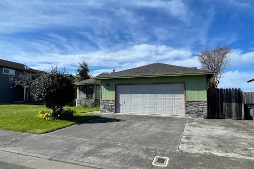 Pacific House | Lighthouse Retreat