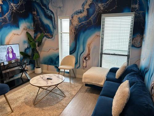 Downtown Des Moines Apartment | Lightning Luxe Retreat