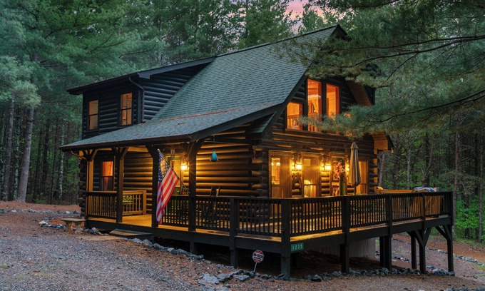 Vein Mountain Cabin | "Lil Cub" Cabin in Nebo Gated Community