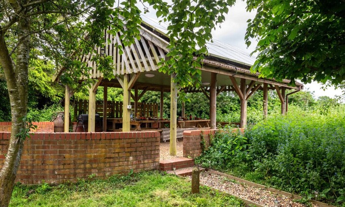 Irstead House | Lilac Cottage - Six Bedroom House, Sleeps 12